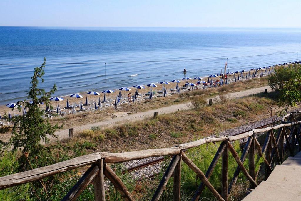 Hotel Villaggio Costa Ripa Роди Гарганико Екстериор снимка